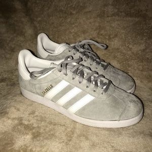 BARELY WORN gazelle adidas sneakers!